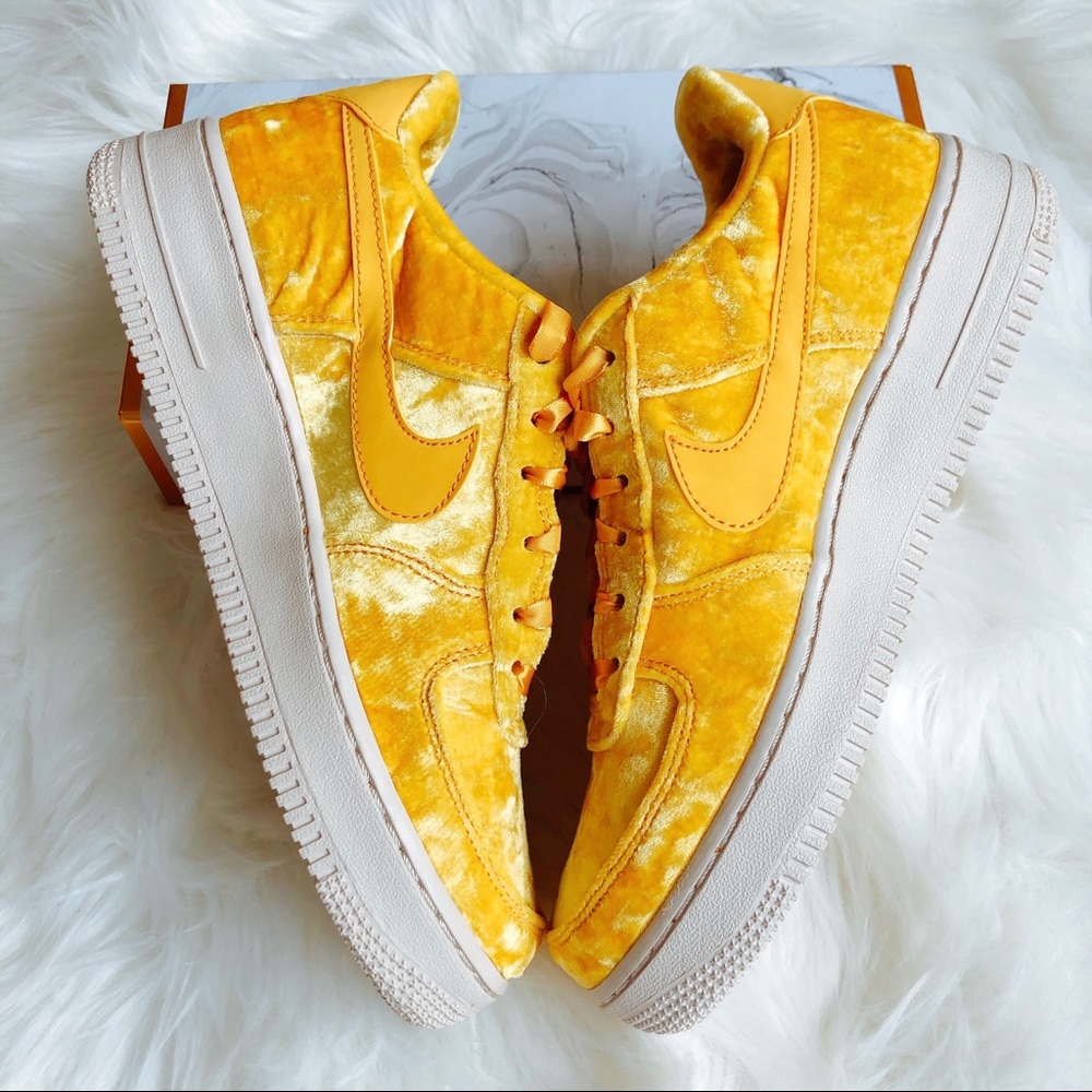 Nike Air Force 1 LV8 - Picture 6 of 8